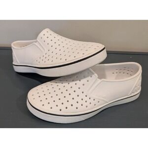 Native Shoes Miles White Slip On Water Shoes Women's 6 Men's 4 EVA NWOB Display